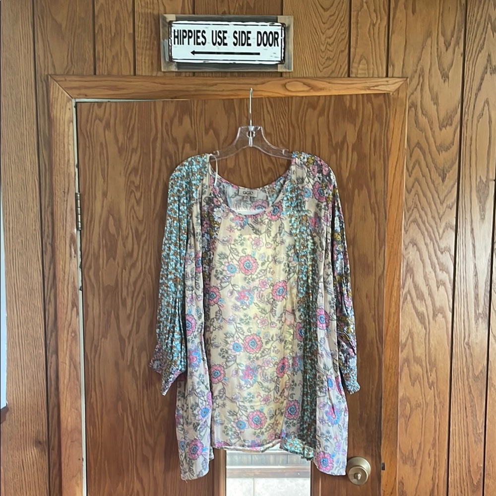 Boutique NWT floral tunic